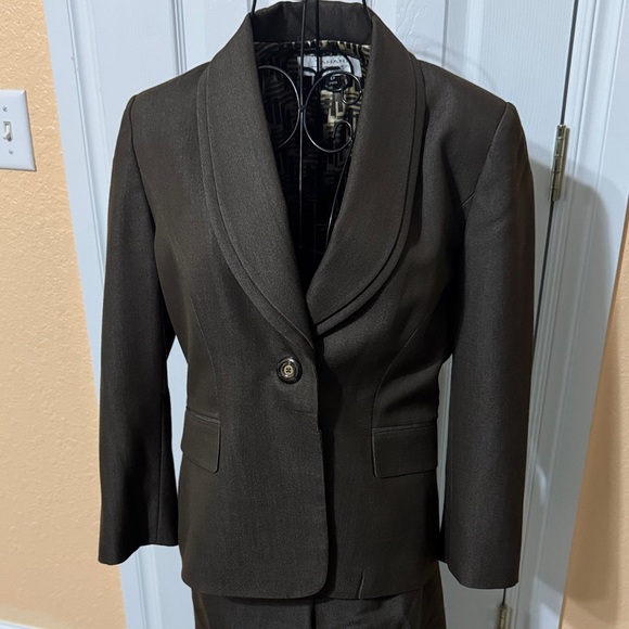 Striking Dark Brown Women's Suit Set - Picture 2 of 4